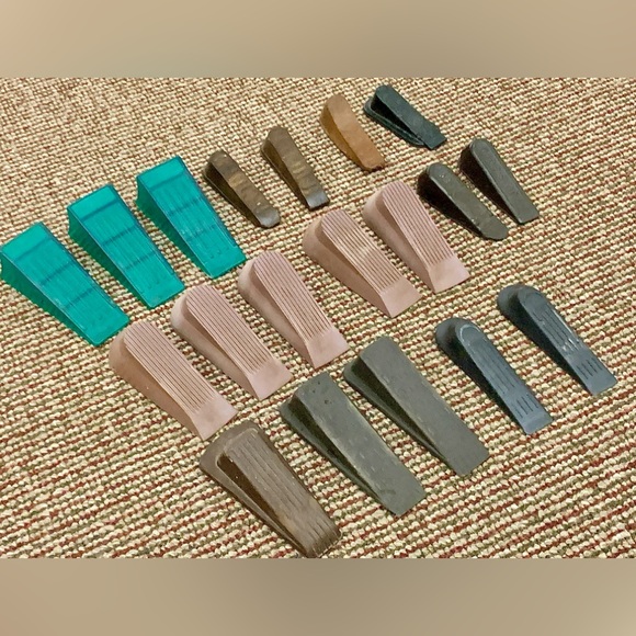 Large Lot of 22 Vtg Heavy Duty Rubber/Plastic Door Stops - Picture 2 of 13